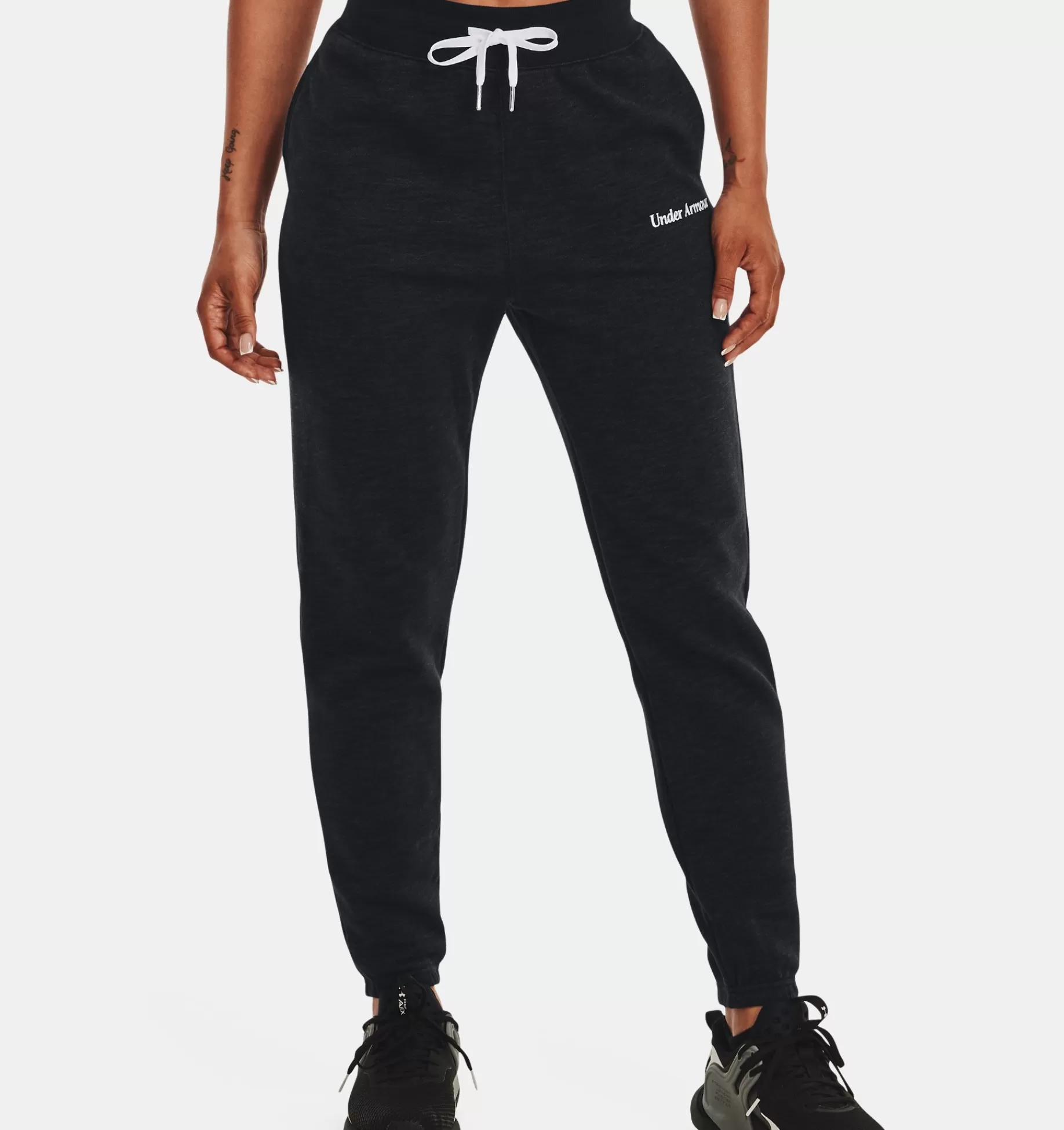 Hot Under Armour Pantaloni Ua Essential Fleece Script Da Donna Black / Jet Gray - 001